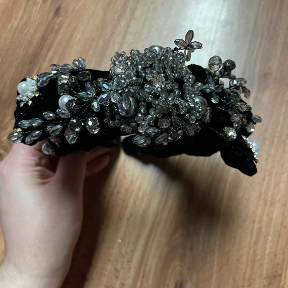 Baroque Bow Embellished Headband - Picture 4 of 9